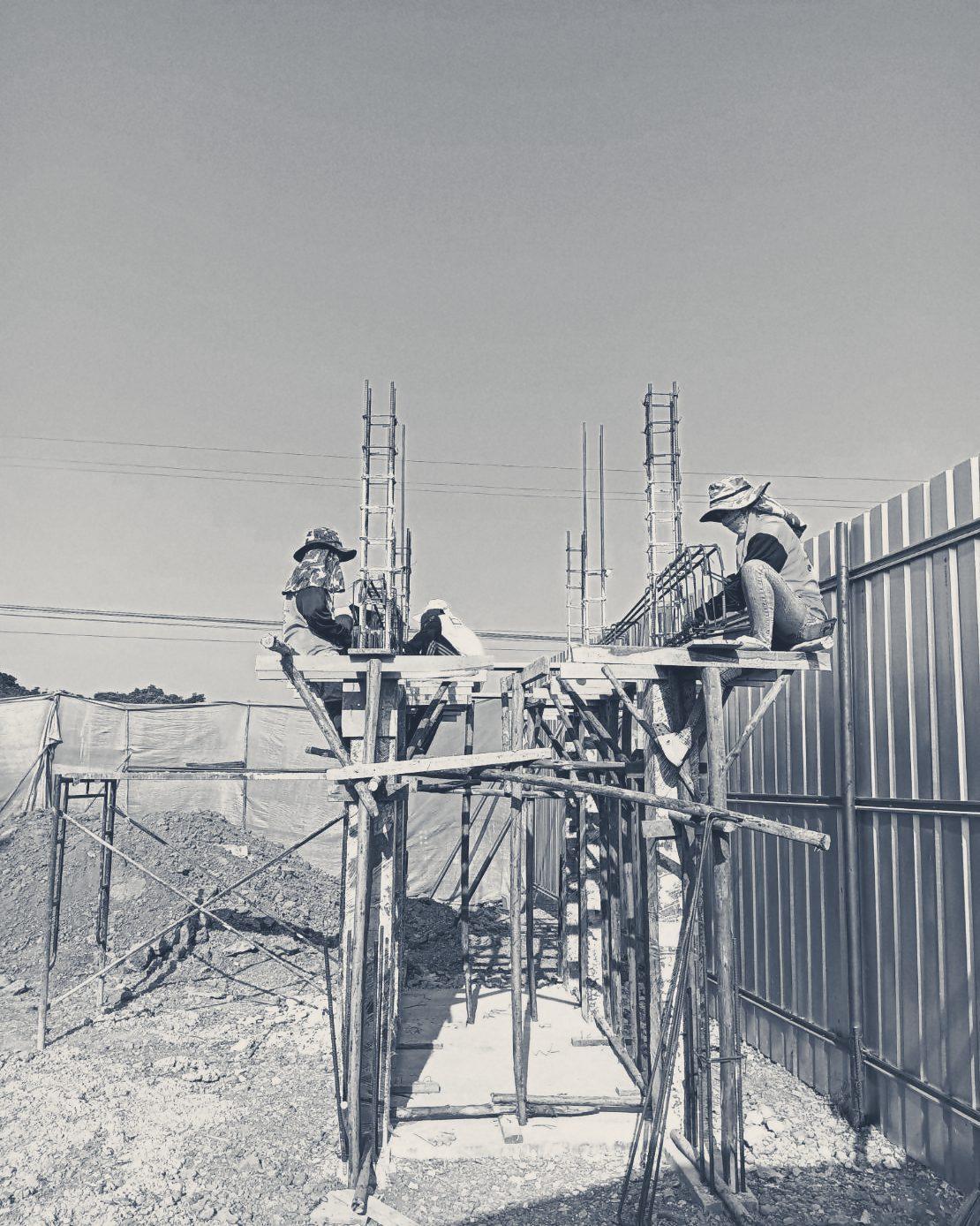 Column formwork and scaffold, with two workers up top